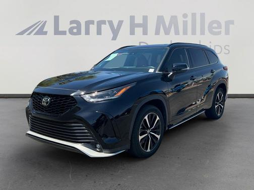 Midnight Black Metallic 2021 Toyota Highlander XSE
