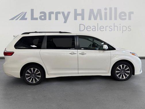 2020 Toyota Sienna XLE Premium
