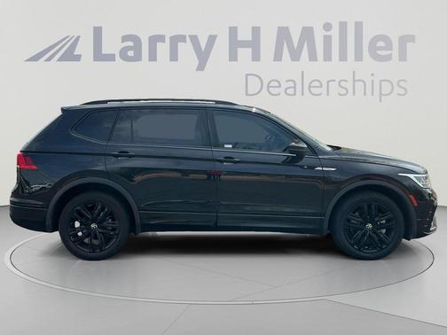 Deep Black Pearl 2022 Volkswagen Tiguan 2.0T SE R-Line Black