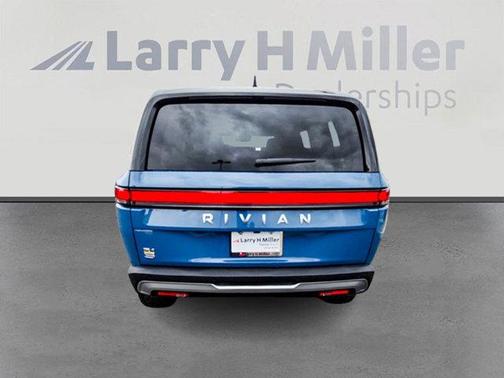2023 Rivian R1S Adventure