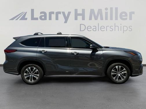 Magnetic Gray Metallic 2021 Toyota Highlander XLE