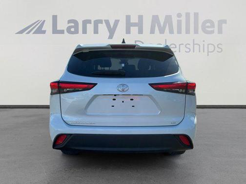 Wind Chill Pearl 2023 Toyota Highlander LE