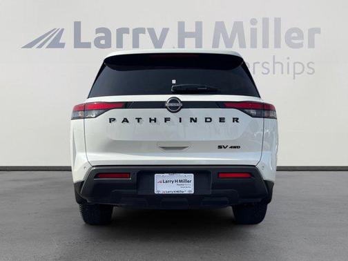2022 Nissan Pathfinder SV