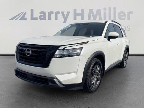 2022 Nissan Pathfinder SV