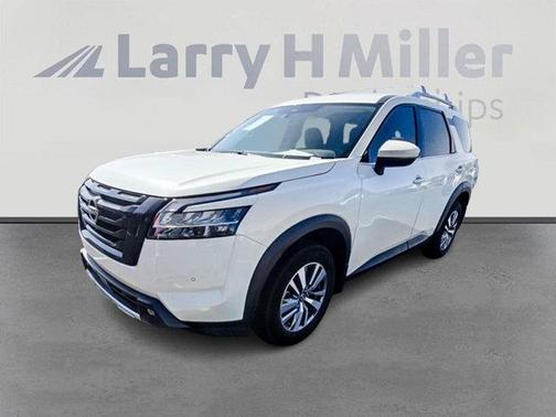 2023 Nissan Pathfinder SL