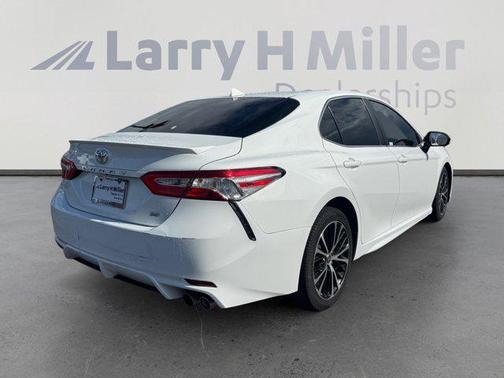 2020 Toyota Camry SE