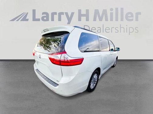 2017 Toyota Sienna XLE