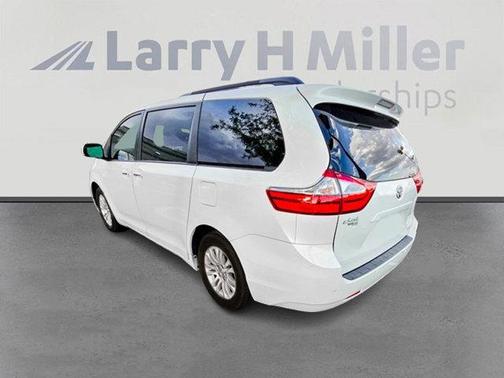 2017 Toyota Sienna XLE