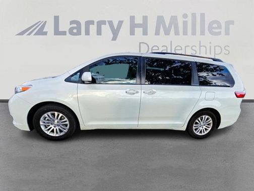 2017 Toyota Sienna XLE