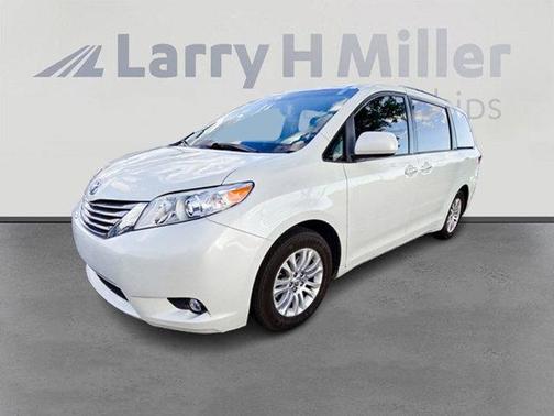 2017 Toyota Sienna XLE