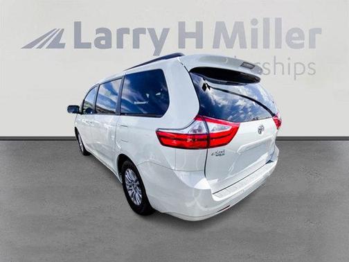2017 Toyota Sienna XLE