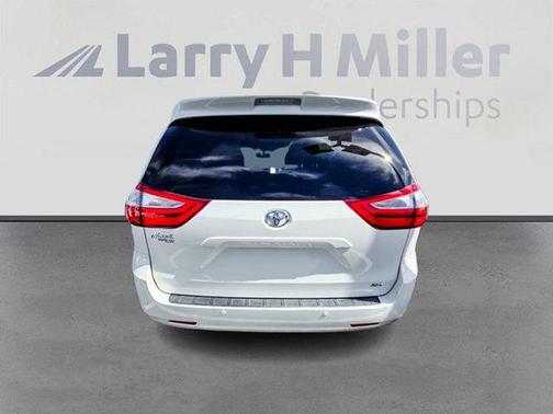 2017 Toyota Sienna XLE