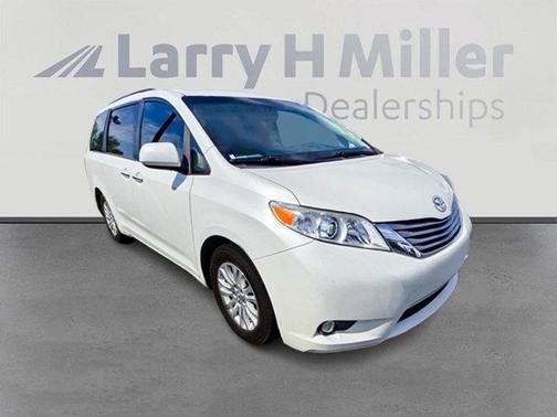 2017 Toyota Sienna XLE