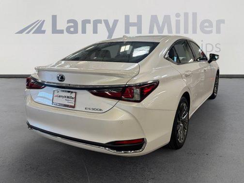2024 Lexus ES 300h Luxury