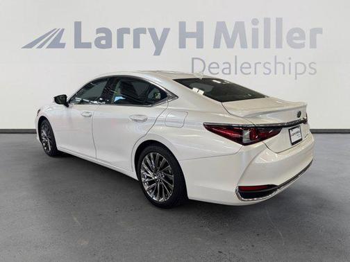 2024 Lexus ES 300h Luxury