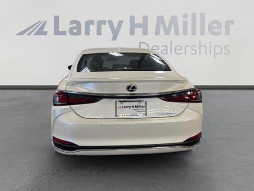 2024 Lexus ES 300h Luxury