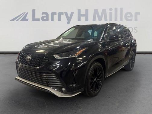 Midnight Black Metallic 2025 Toyota Highlander XSE