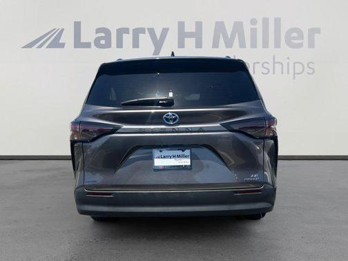 2024 Toyota Sienna LE