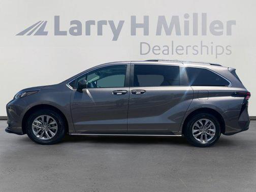 2024 Toyota Sienna LE