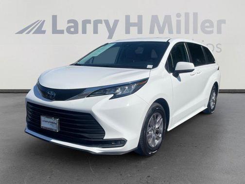 2023 Toyota Sienna LE