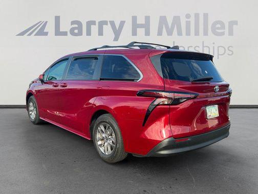 2023 Toyota Sienna LE