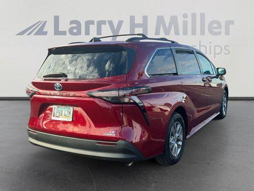 2023 Toyota Sienna LE