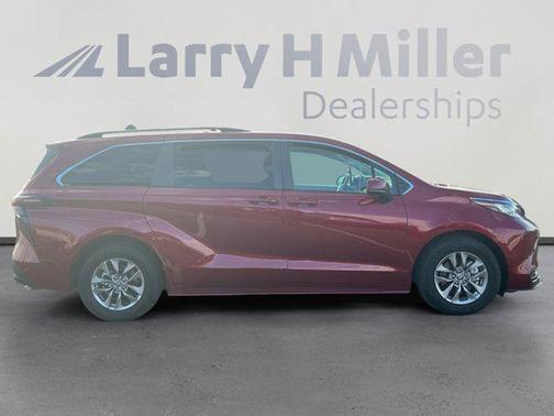 2023 Toyota Sienna LE