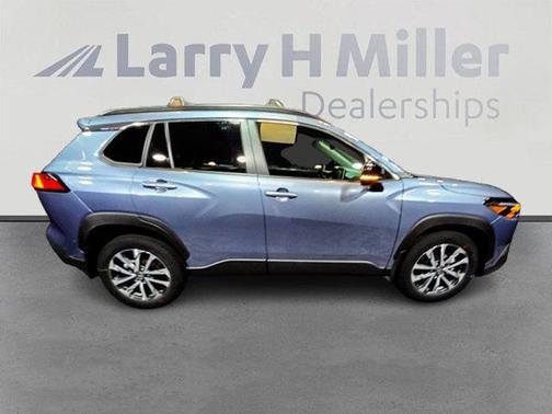 2025 Toyota Corolla Cross XLE