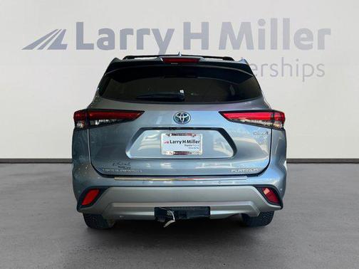 2022 Toyota Highlander Hybrid Platinum