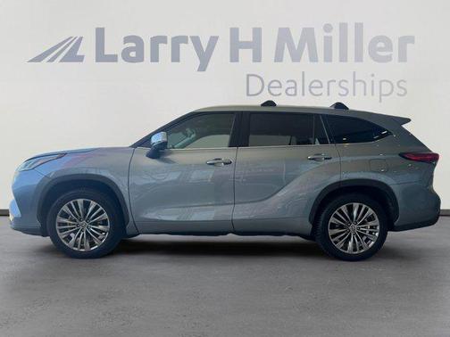 2022 Toyota Highlander Hybrid Platinum