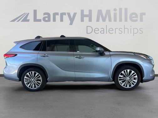 2022 Toyota Highlander Hybrid Platinum