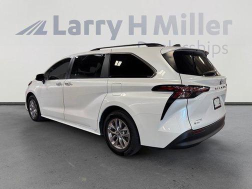 2025 Toyota Sienna XLE