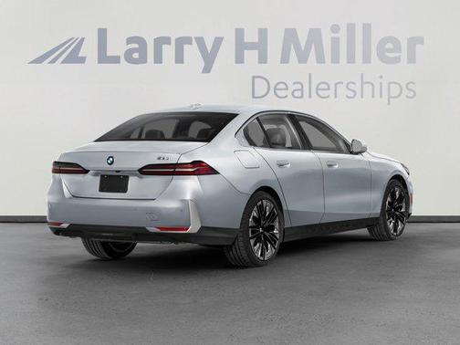 Brooklyn Grey Metallic 2025 BMW 530 i