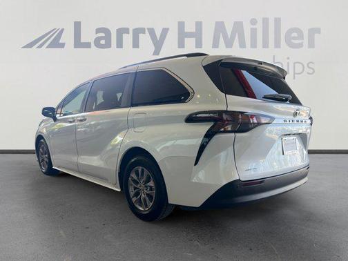 2023 Toyota Sienna XLE 7 Passenger
