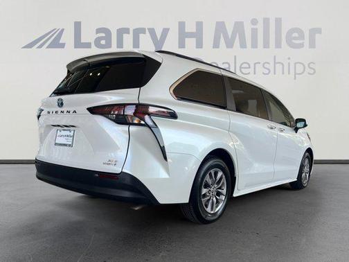 2023 Toyota Sienna XLE 7 Passenger