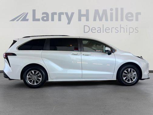2023 Toyota Sienna XLE 7 Passenger