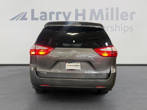 2017 Toyota Sienna LE