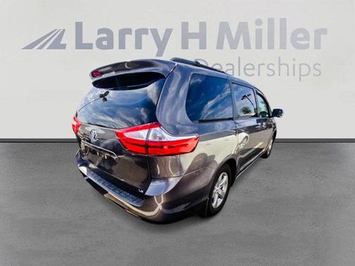 2017 Toyota Sienna LE