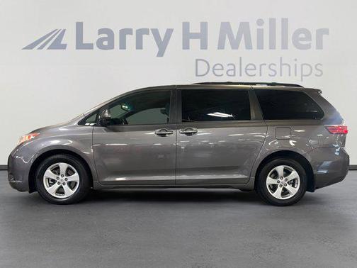 2017 Toyota Sienna LE