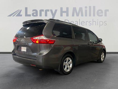 2017 Toyota Sienna LE