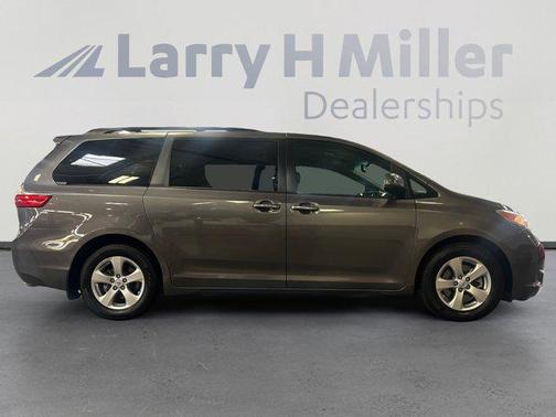 2017 Toyota Sienna LE