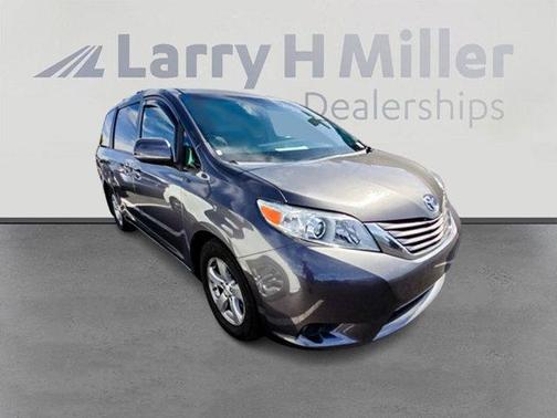 2017 Toyota Sienna LE