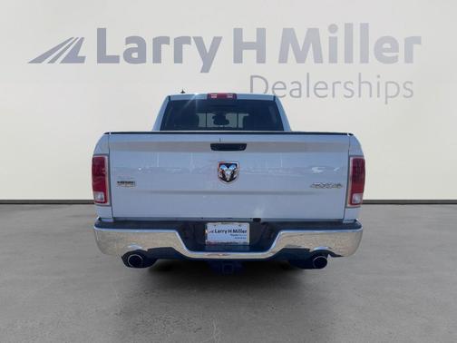 Bright White Clearcoat 2018 RAM 1500 Laramie