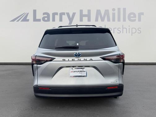 Celestial Silver Metallic 2023 Toyota Sienna LE