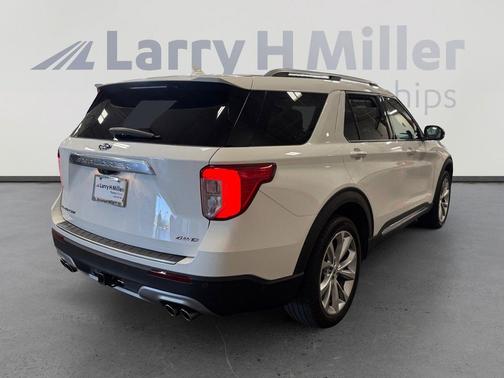 Oxford White 2021 Ford Explorer Platinum