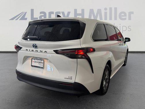 2023 Toyota Sienna LE