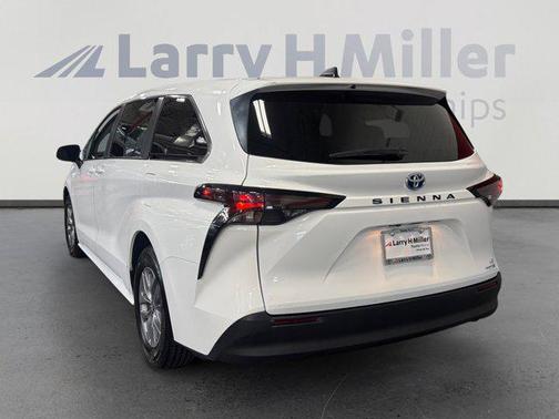 2023 Toyota Sienna LE