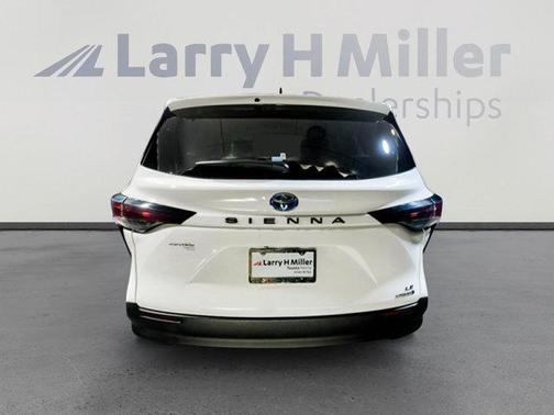 2023 Toyota Sienna LE