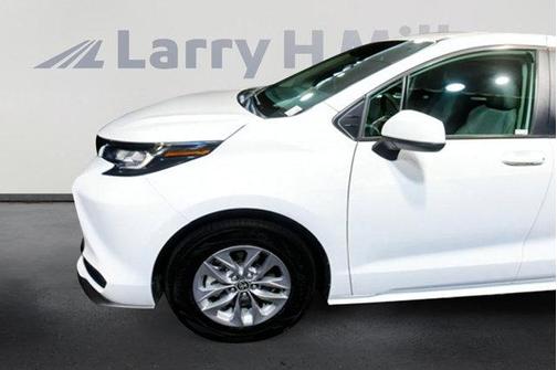 2023 Toyota Sienna LE