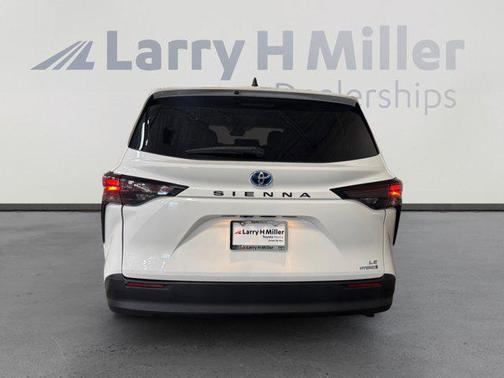 2023 Toyota Sienna LE